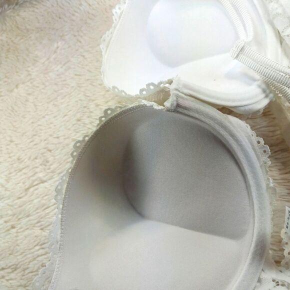 Deep Plunge Lace Push Up Bra with Extra Built in Padding. Size 38D. White....... - Picture 7 of 10